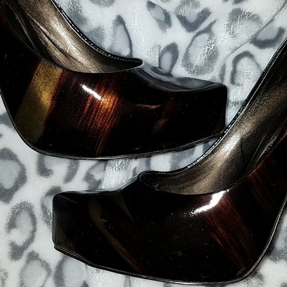 Shoes - Picture 2 of 3